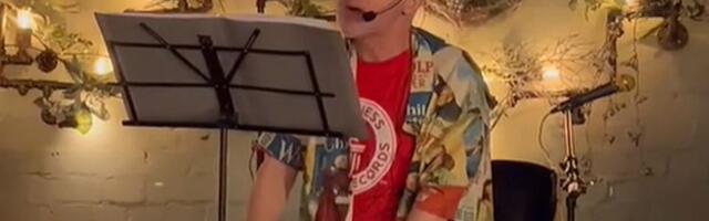 VIDEO: Pevao božićne pesme 42 sata bez prestanka kako bi oborio Ginisov rekord