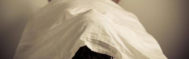 BIZARNA SCENA KOD POGREBNIKA Spremali telo pokojnika, a onda su videli nešto neverovatno!