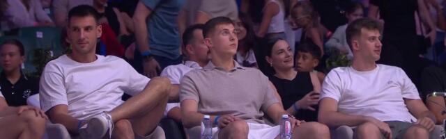 Kakva ekipa na okupu: Reprezentativci Srbije bodre odbojkašice u Areni!