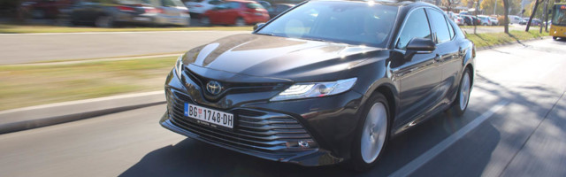 TEST: Toyota Camry Hybrid Premium