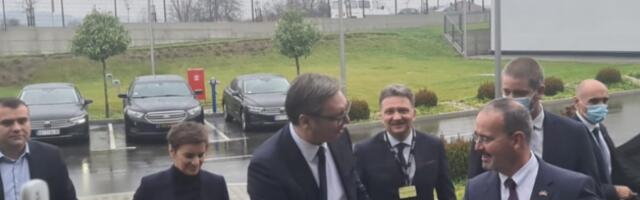 ŠTA MISLITE, KO JE POBEDIO: Pogledajte kako su predsednik Srbije i američki ambasador odigrali partiju stonog fudbala!