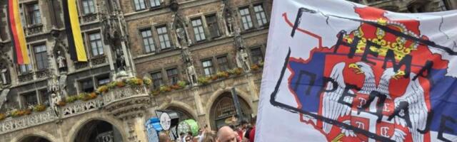 ĐURĐEVDAN I VIDOVDAN ODZVANJAJU MINHENOM: Navijači Srbije dovode atmosferu do usijanje