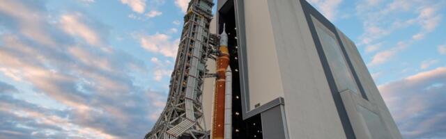 VIDEO: Postavljena raketa kojom će astronauti ići na put oko Meseca