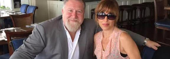 Monika je planirala ubistvo muža sa ljubavnikom koji je bio zvezda filmova za odrasle: Nakon smrti nije ni glumila tužnu udovicu, odao je jedan potez