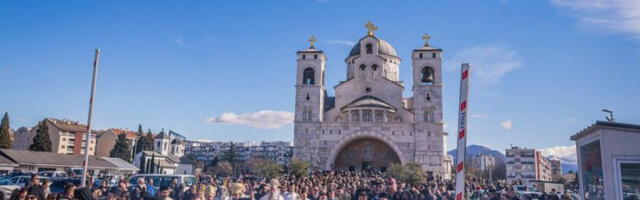 VELIČANSTVENA LITIJA ULICAMA PODGORICE: Reke vernika, monaštva i sveštenstva u krsnom hodu u slavu Svetog Simeona Mirotočivog (FOTO)
