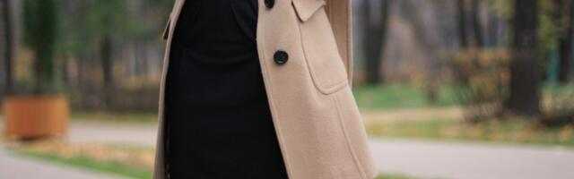 Od paparaco šetnje do istorijske aukcije, jedan Pradin kaput je za minut postao modni trofej