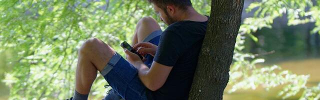 Anketa pokazala: Mladi u EU se nerado politički angažuju, naginju centru