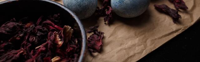 Farbanje jaja čajem je novi hit za Vaskrs: Bez veštačkih boja, nijanse koje izgledaju sofisticirano