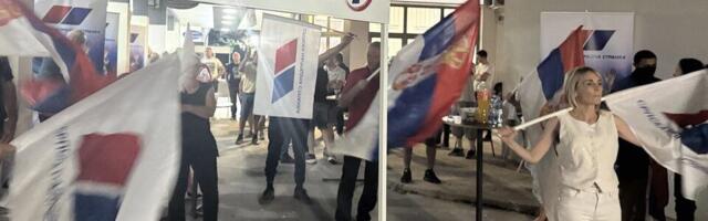 SNS i Opština Inđija pozivaju ljude na razgovor, koriste iste brojeve i mejl