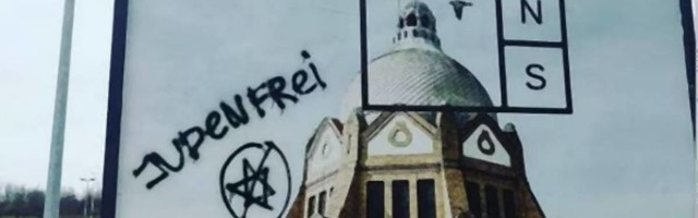 Opet sramota u Novom Sadu - vandali ispisali antisemitske poruke na bilbord Sinagoge