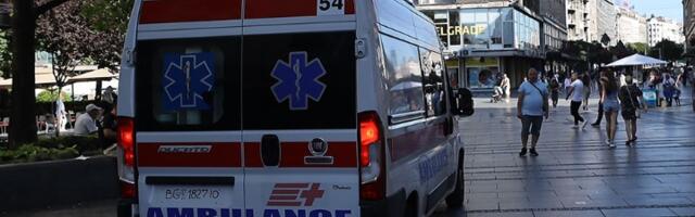 Drama u centru BG: Saobraćajni znak pao na dete (4)