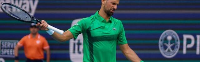 ĐOKOVIĆ MORAO DA BEŽI SA TERENA: Novak naišao na problem pred finale Majamija (VIDEO)