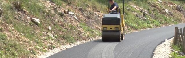 Novi kilometar asfalta u Drežniku (VIDEO)