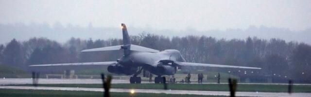 PREBRZ, NEUHVATLJIV I MOŽE DA NOSI ČAK 24 KRSTAREĆE RAKETE: Trampov monstrum od bombardera kreće na Iran! (FOTO,VIDEO)