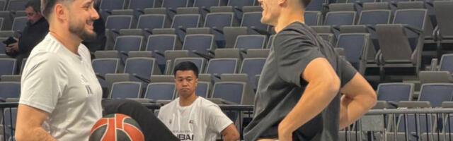 VREO DOČEK ZA PETRUŠEVA: Pogledajte kako su grobari reagovali kad je Filip kročio na parket Arene! (VIDEO)