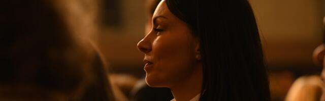 EMOTIVNO VASKRŠNJE JUTRO: Sloboda Mićalović ZAMIŠLJENA U CRKVI, sa prisutnima UPIJA SNAŽNE REČI MOLITVE! (FOTO)