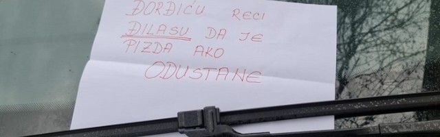 (FOTO) Došao do automobila, a tamo - molba za Đilasa