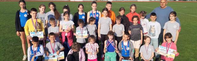 Žetva medalja mladih atletičara ČAAK-a, čak 19 odličja u Kruševcu