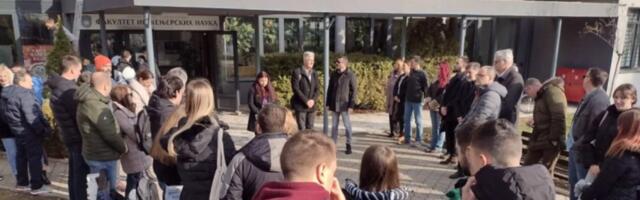 U Kragujevcu počela blokada FIN-a, studenti Ekonomskog fakulteta odali počast nastradalima u Novom Sadu