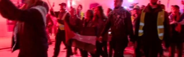 Novopazarski studenti stigli u KG: Emotivan doček uz medalje i vatromet (VIDEO)