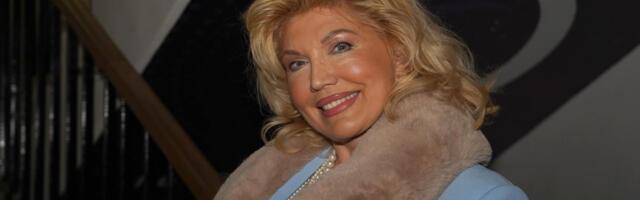 SUZANU MANČIĆ NAPALI ZBOG BAHATOG PARKIRANJA! Voditeljka ostavila džip nasred trotoara i otišla u kupovinu