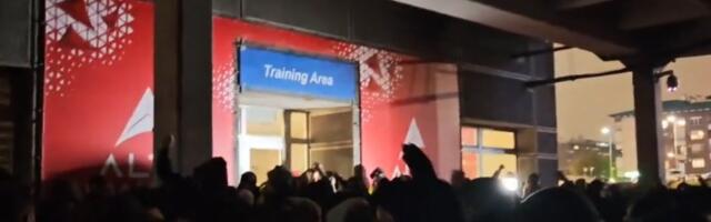 Incidenti kod Arene, trening Partizana prekinut! (VIDEO)