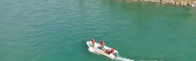 DEVOJKA KOLIMA SLETELA U MORAČU, VIŠE LJUDI BILO U AUTU? Kamere snimile horor u Crnoj Gori, i dalje traje potraga na reci (VIDEO)