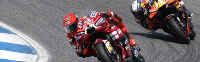 Kontroverza odlučila pobednika u Moto GP: Akosta "preveslao" Markesa za prvo mesto /VIDEO/