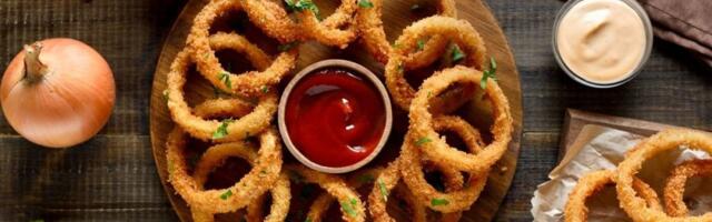 Najhrskaviji pohovani luk: Prilog koji će začas zameniti pomfrit - deca ga obožavaju