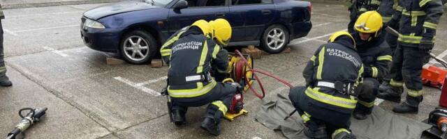 Vatrogasci uspešno izveli taktičko-pokaznu vežbu u Kneževom arsenalu (FOTO)