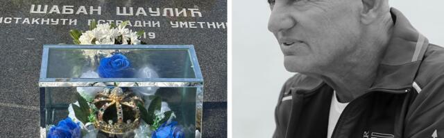 Pogledajte nestvarno vrednu stvar ostavljenu na grob Šabana Šaulića: Optočena draguljima, u posebnoj je kutiji