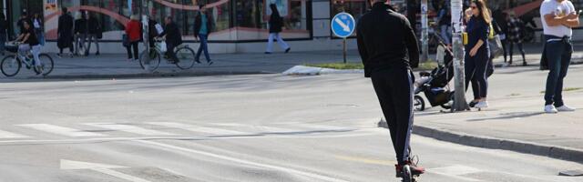 MUP podsetio šta vozači e-trotineta smeju, a šta ne: Za jedan prekršaj kazna i do 120.000 dinara
