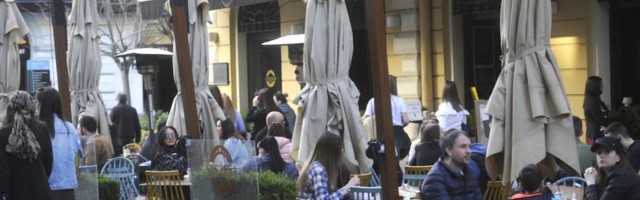 Kafići ne rade, a bašte pune - kako su ugostitelji ali i gosti morali da se snađu zbog zabrane Kriznog štaba