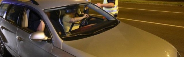 VOZIO SA 2,4 PROMILA Vozač na Savskom vencu isključen iz saobraćaja