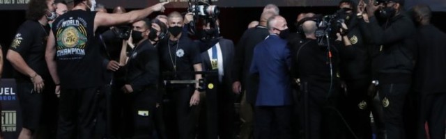 HAOS NA MERENJU! Vajlder provocirao, pa ga Fjuri "častio" SREDNJAKOM /VIDEO/