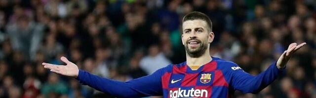 Prvi javni poljubac Pikea i njegove devojke (FOTO)