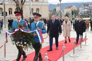 Почело обележавање Дана Републике Српске - венци на Тргу палих бораца у Бањалуци