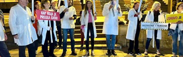 Protestna terapija ispred Ministarstva zdravlja