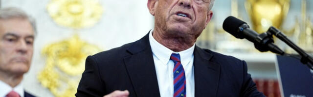 Амерички ЦДЦ променио интернет страницу у складу са Кенедијевим антиваксерским ставом