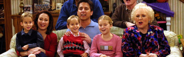 Sećate li se blizanaca iz hit serije "Svi vole Rejmonda"? Jednom je sudbina presudila prerano i tragično