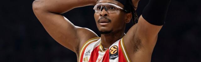 NBA SEKVENCA U ARENI: Prvo promašen čist zicer, a onda najčudniji koš koji ćete videti!