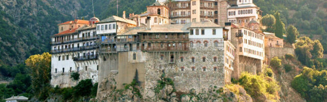 MONASI I INFRASTRUKTURA SVETE GORE POD SVE VEĆIM PRITISKOM: Nagli rast broja poklonika u svetogorskim manastirima