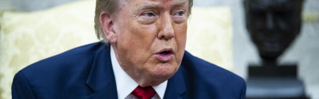 Трамп запретио Ирану: Следеће недеље нападамо мостове и електране