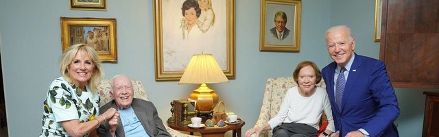 Draga, smanjio sam predsednika - ljudi ne mogu da prstanu da se smeju Bajdenovoj fotki koja kao da je napravljena u muzeju iluzije
