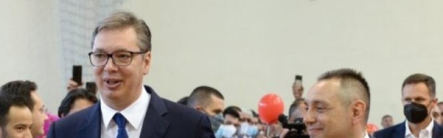 VUČIĆU, KANDIDUJTE SE ZA PREDSEDNIKA SRBIJE! NIKO NE MOŽE DA VODI DRŽAVU KAO VI, DRUGIMA NE VERUJEMO! NE ODUSTAJTE!