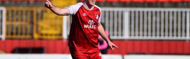 Džigi Ninković davio rivala, pogodio stativu...