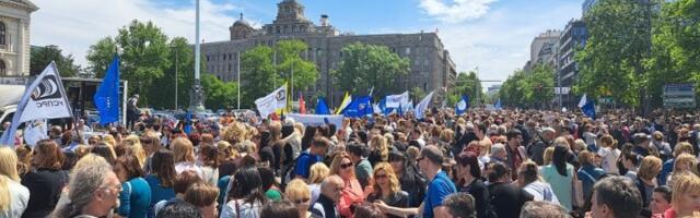 "Ceo sistem mora da stane": Veliki protest prosvetara u centru Beograda (FOTO I VIDEO)