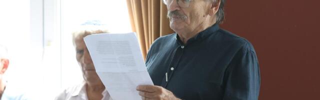 ZAGRIŽENOST NA GRANICI SA BOLEŠĆU! Gura mlade na kordone, a građane Srbije naziva "ometenima" - huškač Petričić pod stare dane dao se u političko agitovanje