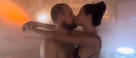 "RASTURAČICE BRAKA SU NAS OJAČALE" Poznata Srpkinja rodila golmanu troje dece, danas uživaju u luksuzu - samo sat košta preko 20.000 € (FOTO)