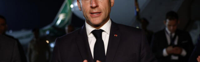 Макрон затражио од Трампа да укине санкције против двојице Француза